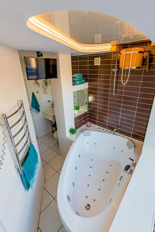 Big Jacuzzi , Sauna , Khreshchatyk Apartments كييف المظهر الخارجي الصورة